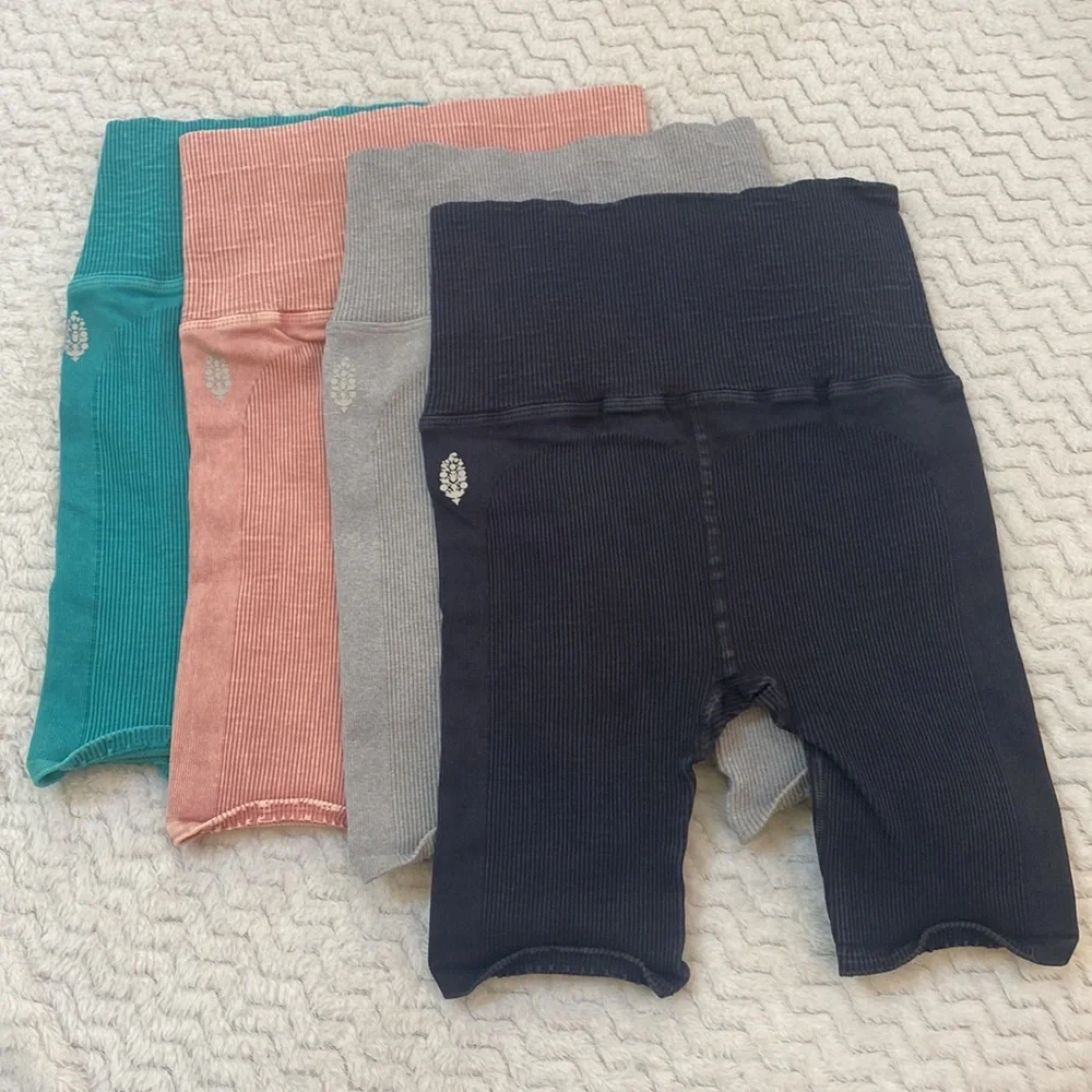 NEW RESTOCK 🌺free people Ultra High-Rise 7/8 Happiness Runs bike short - Picture 6 of 12